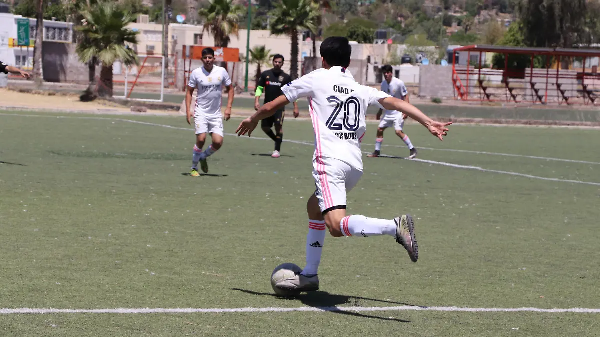 Partido de Futbol en Campo de la Sauceda - Cecilia Saijas (32)